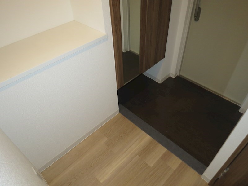 グランブルー高槻 玄関