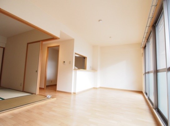 クレストフォート リビング