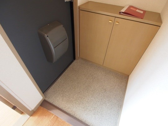 ウインディア五百住B 玄関