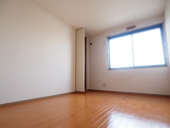 ウインディア五百住B ベッドルーム