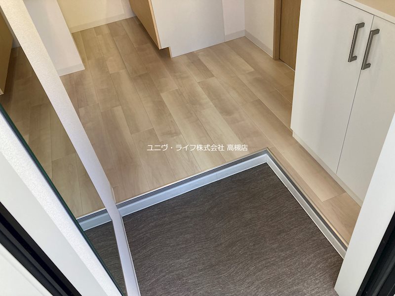 メゾン高槻Ⅱ号館 玄関