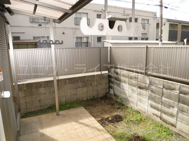 名神町服部貸家 ベランダ
