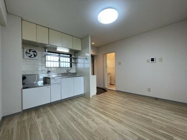 サンワロイヤルマンション リビング