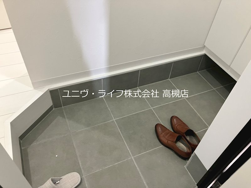 ヒーリング・グレース高槻高西町A棟 玄関