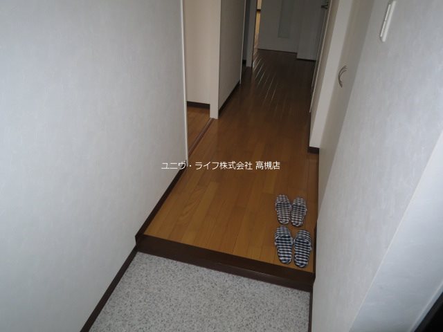 メゾンローリエ 玄関