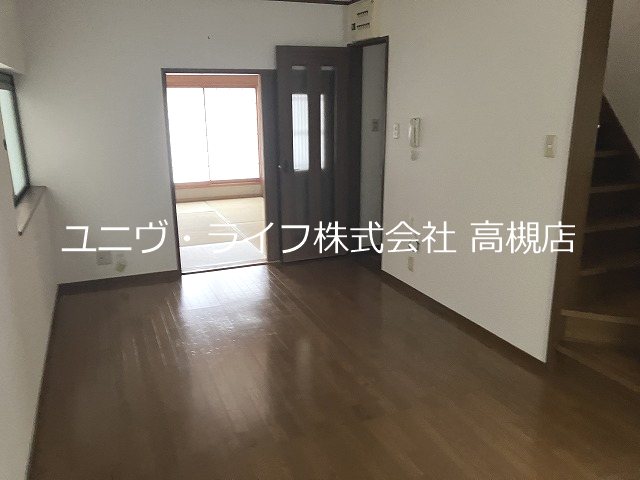 郡家新町戸建賃貸 リビング