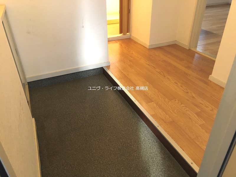 郡家シャトルマンショ3号棟 玄関