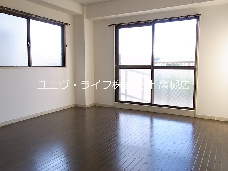郡家シャトルマンショ3号棟 リビング