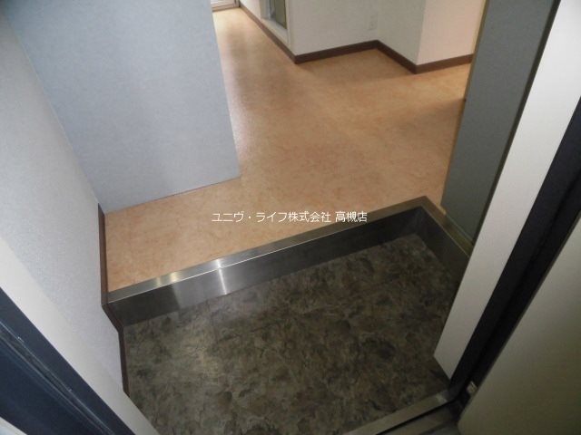カーサイヌミディーレ 玄関