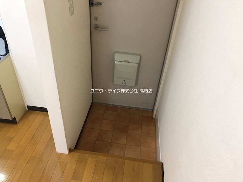 クレスト 玄関