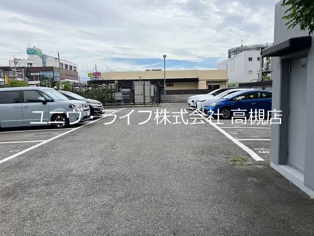 アソシアード高槻 駐車場
