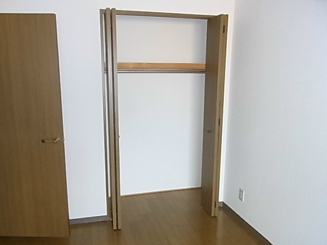 グランドプラス西真上 収納