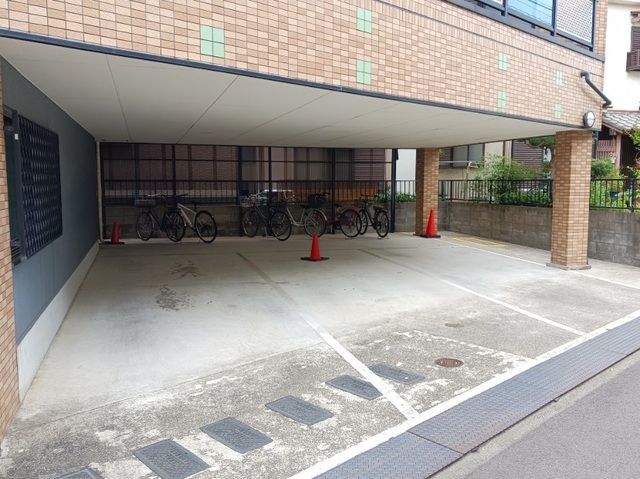 シマダコーポレーション 駐車場