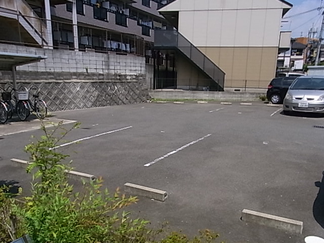 ヴァンミレーユ 駐車場