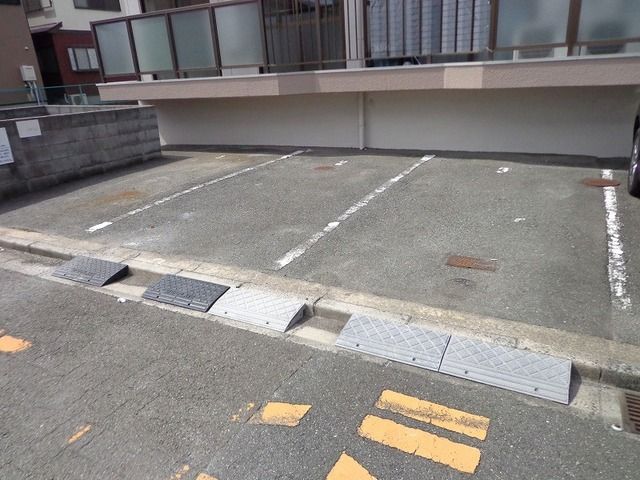 マンション伊吹 駐車場