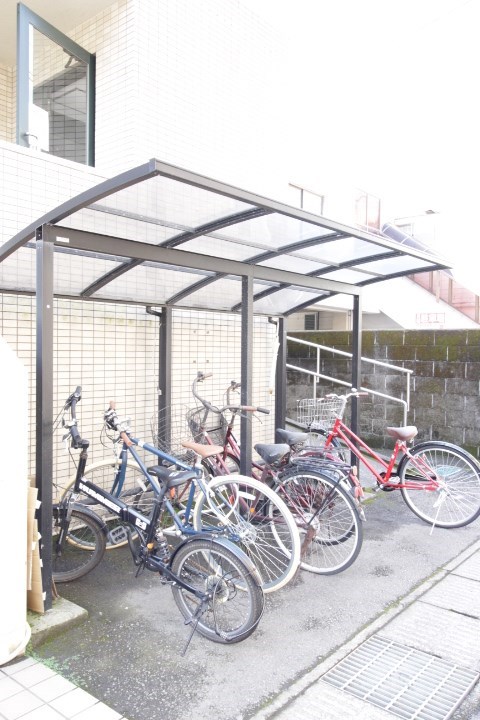薬師愛ビル 駐車場