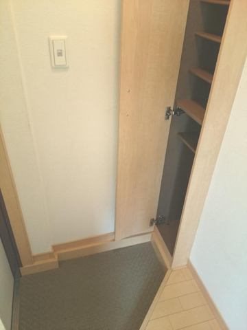 鹿児島県鹿児島市荒田１丁目22-6 玄関