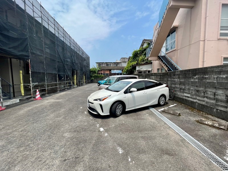 サマー・エル 駐車場