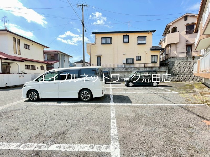 スカイヒルズ西陵 駐車場