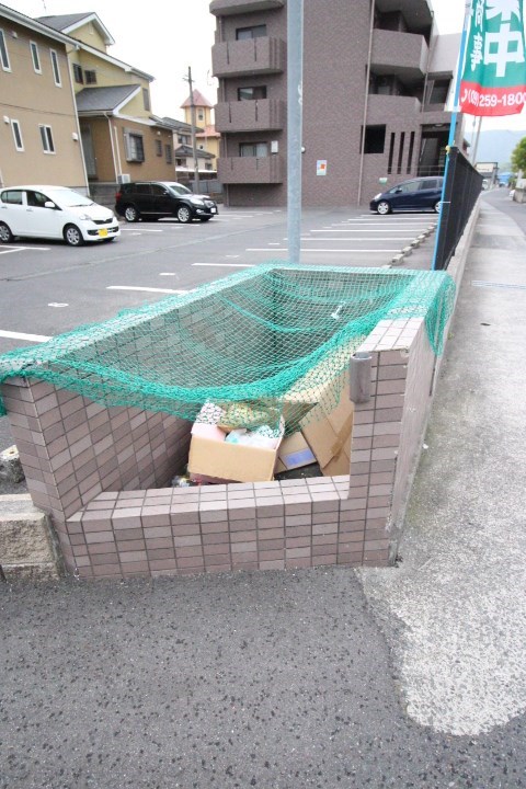 鹿児島県鹿児島市中山２丁目13-1 駐車場