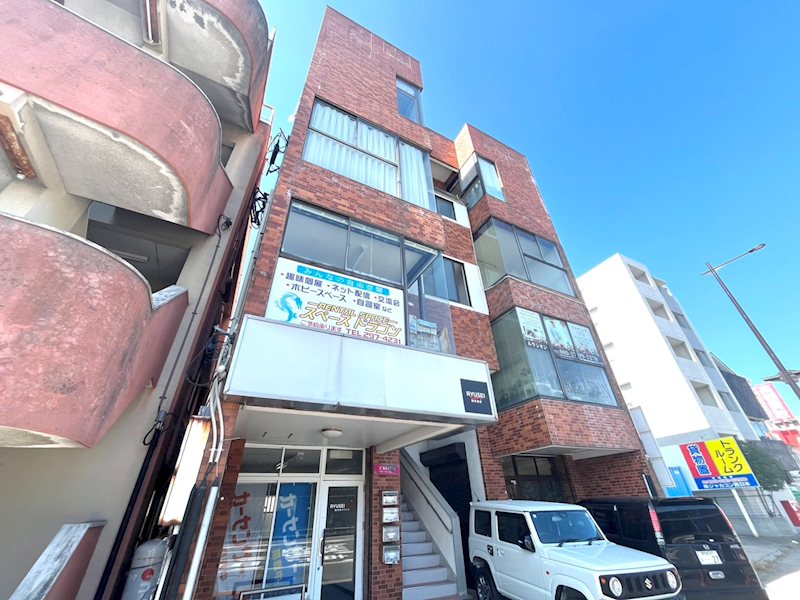 宇宿ビル エントランス