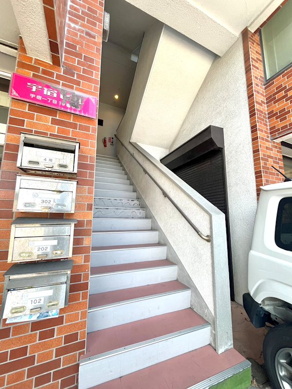 宇宿ビル エントランス