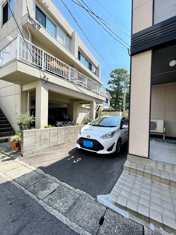 クウェイトリー小松原 駐車場