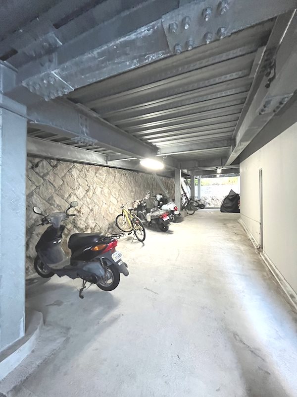 鹿児島県鹿児島市郡元町18-3 駐車場