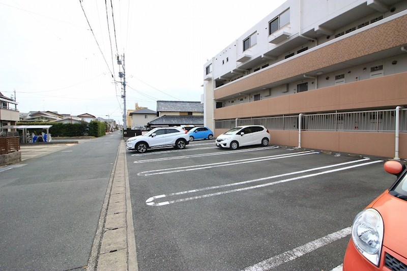 サンリット初生 駐車場