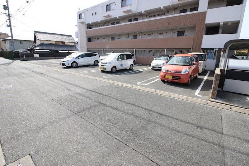 サンリット初生 駐車場