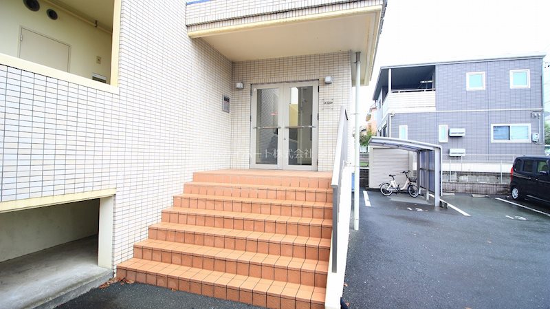 ル・リオン半田山 エントランス