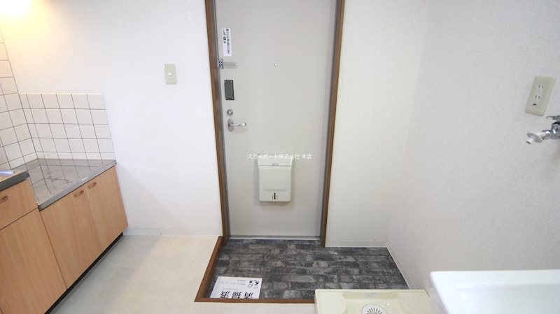 カモンビル 玄関
