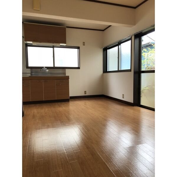 和合町220-823貸家（東棟） リビング