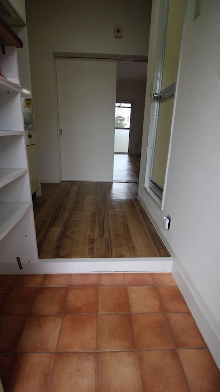 サンテラス初生 玄関