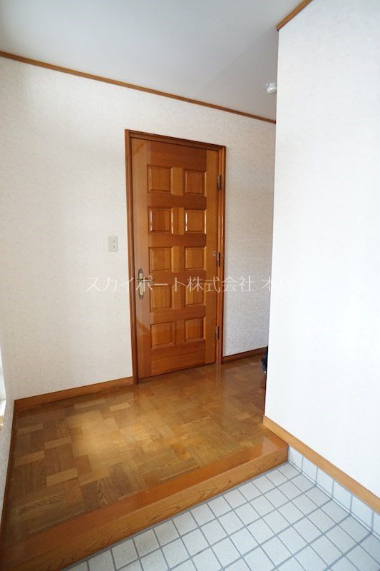 メゾンベルシャンブル 玄関