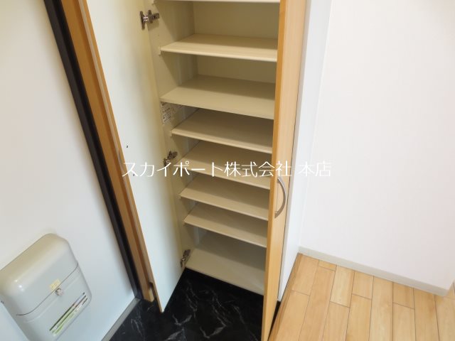 グランディ・ケイ 玄関