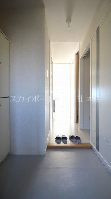 アルコリバーサイド 玄関