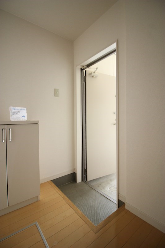 クレフラスト初生 玄関