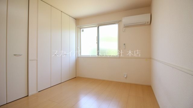 グリシーナB ベッドルーム