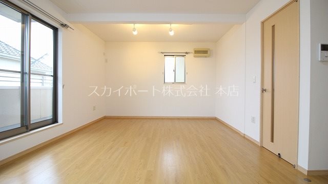 泉3丁目貸家 リビング