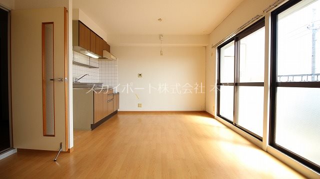 メゾン葵ヶ丘 リビング