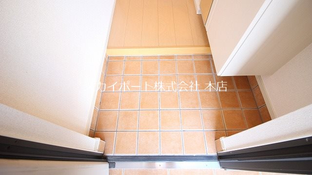 ファミーユ葵西 玄関
