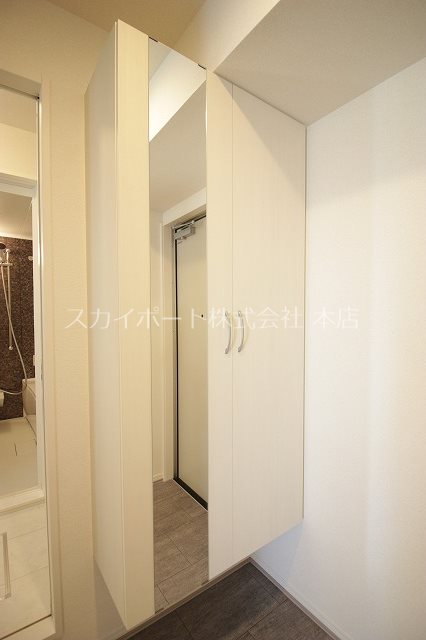 プルミエールD 玄関