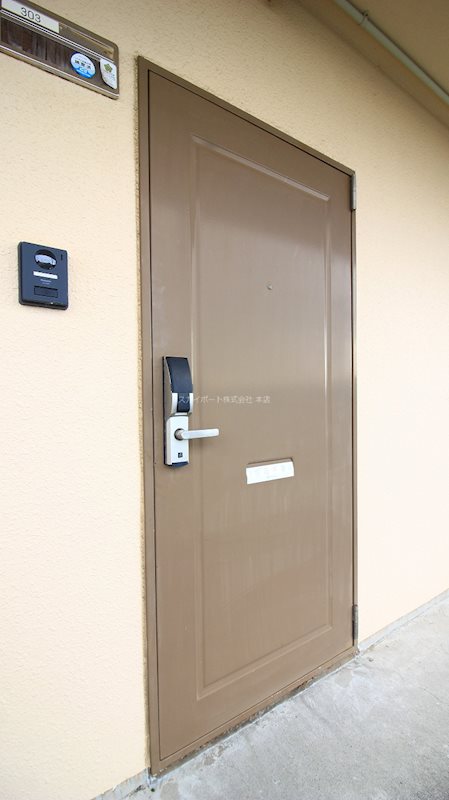 マンション歩 玄関