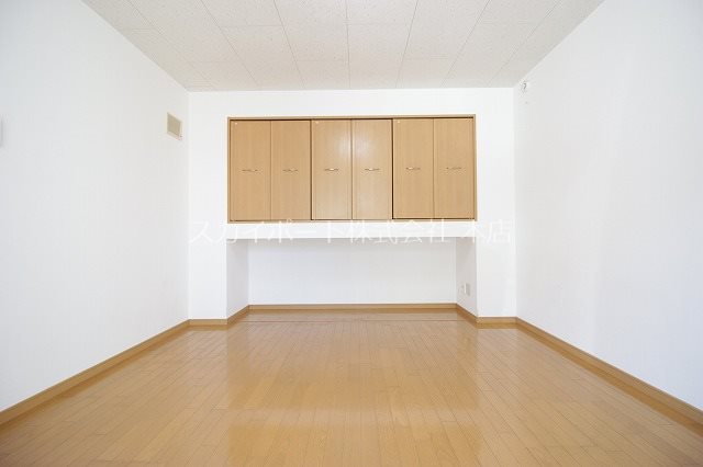 ウェルネス高丘 ベッドルーム