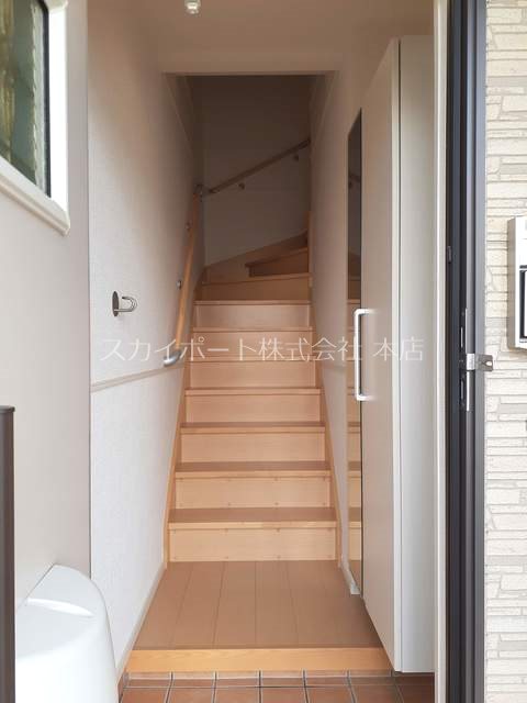 ファミーユ葵西 玄関
