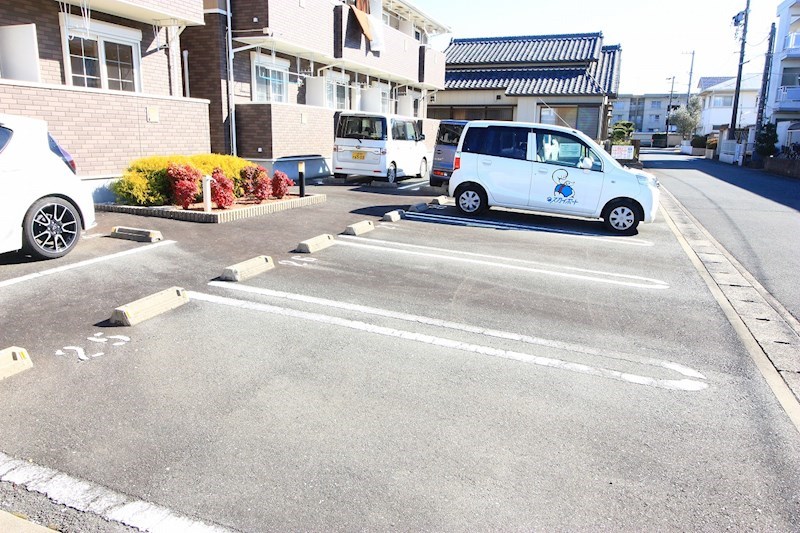 フォンテーヌD 駐車場