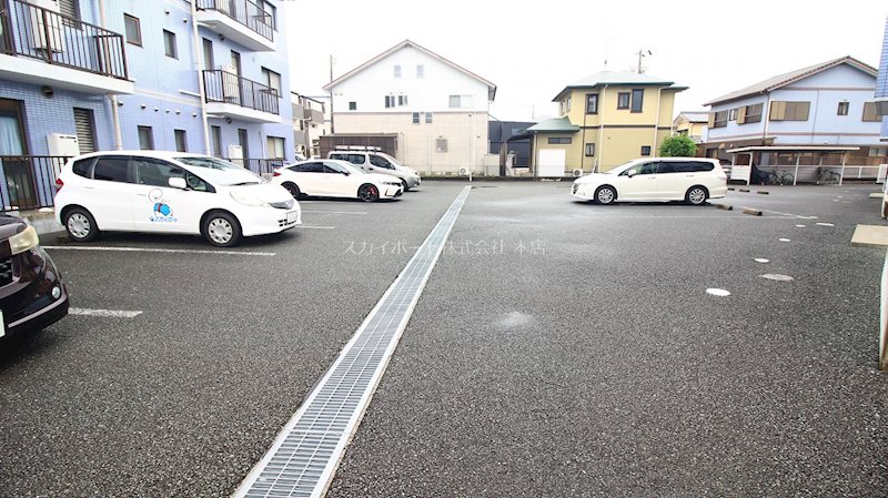 コンフォードⅢ 駐車場