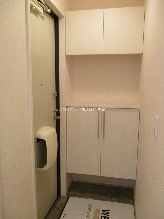 ポワール・トゥワイス　B 玄関