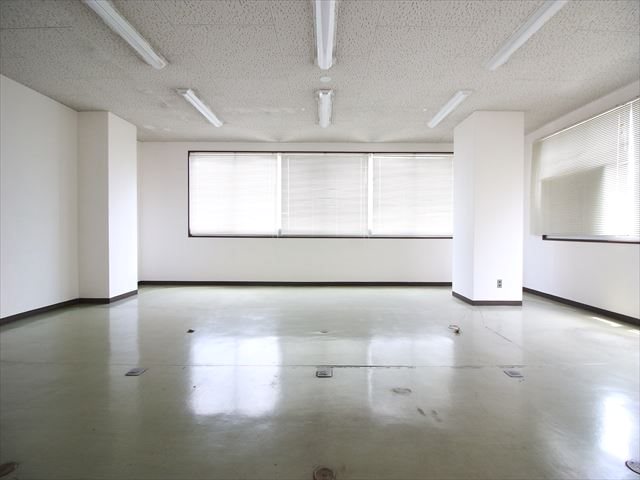 英和・流通元町ビル リビング